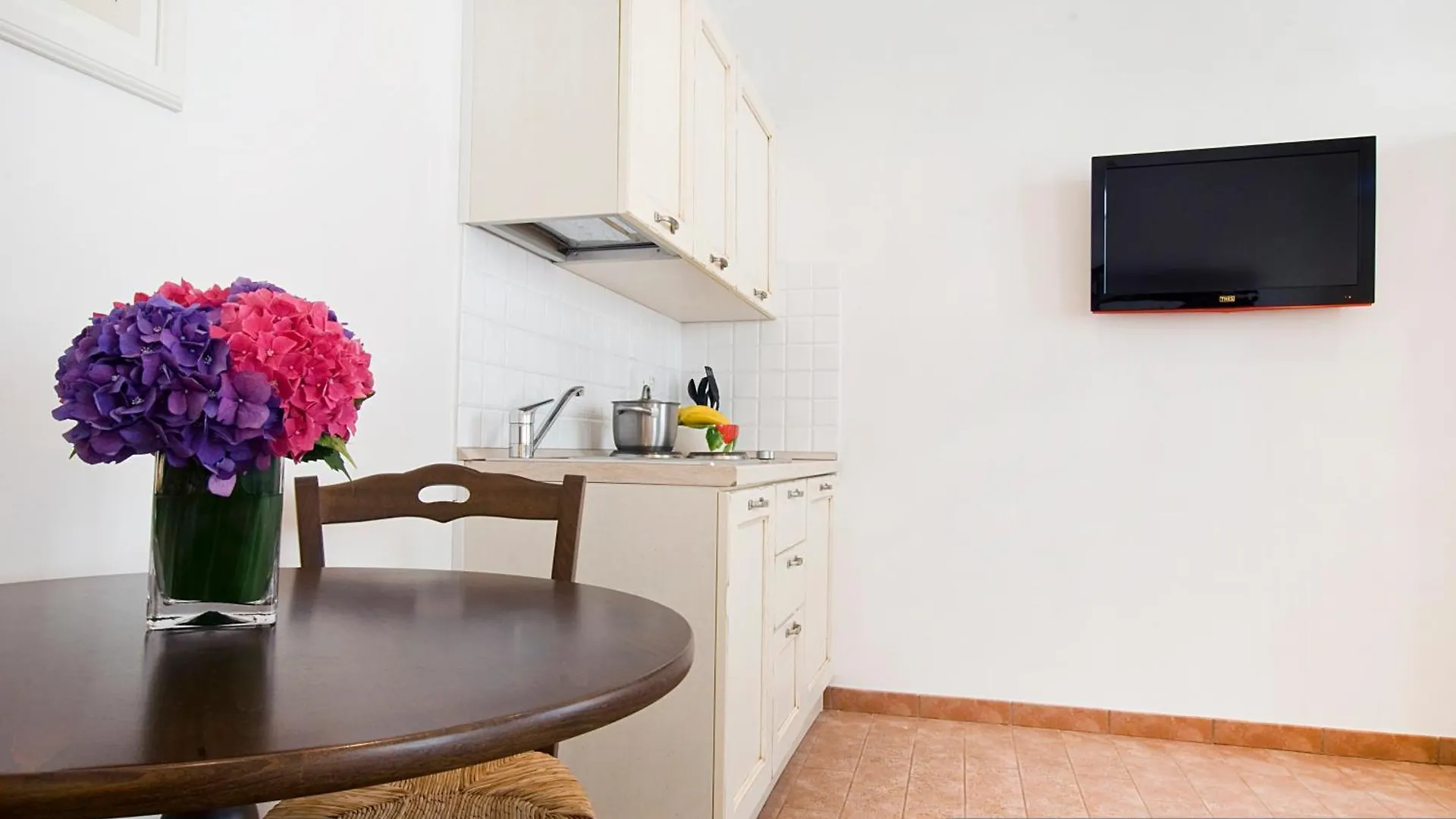 Love Nest, Studio Apartment 5 Min Walk From Central Rail Station Santa Maria Novella Florencja