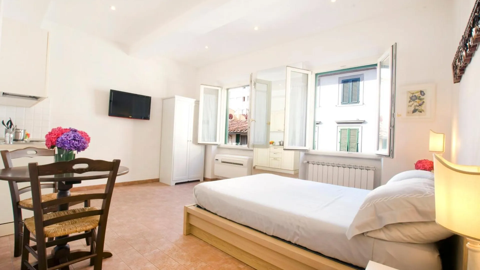 Love Nest, Studio Apartment 5 Min Walk From Central Rail Station Santa Maria Novella Florens 0*,  Italien